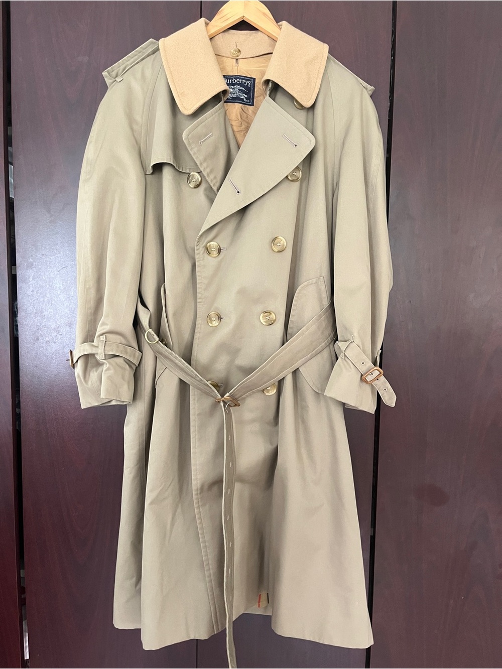 Vintage 1990s Burberry Tan Double-Breasted Trench Coat with Belt. Size L